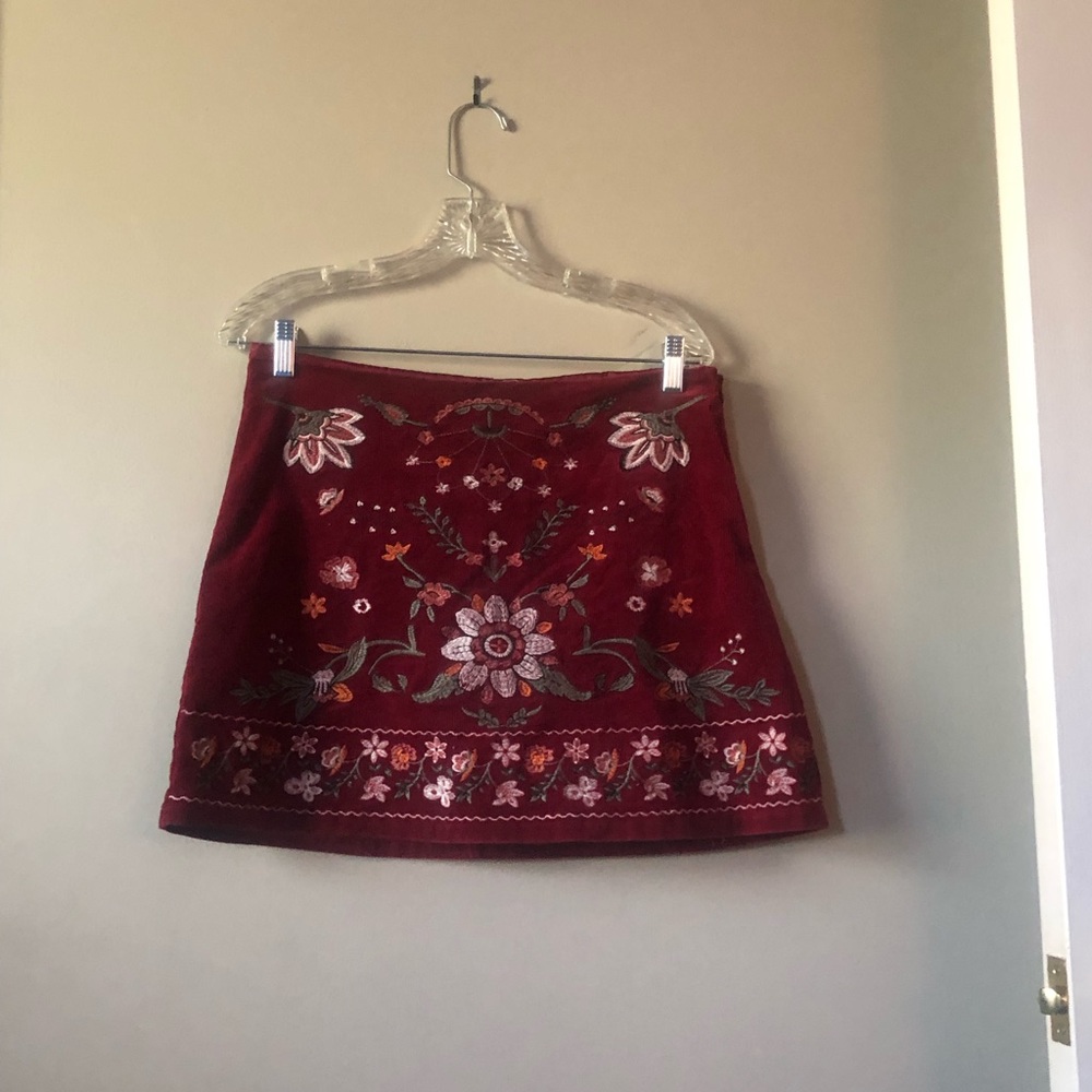 Embroidered mini skirt
